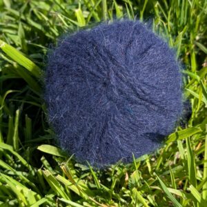 Pelotes 80% Angora 20 % mérinos Bleu marine