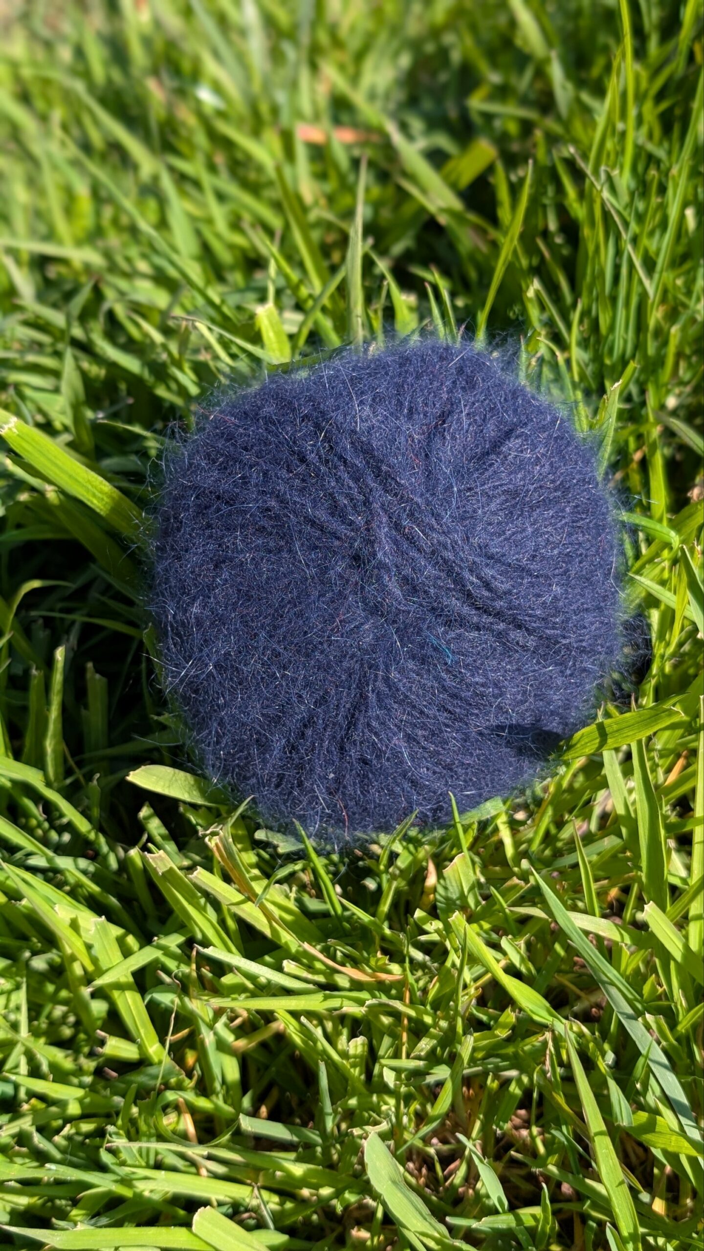 Pelotes 80% Angora 20 % mérinos Bleu marine